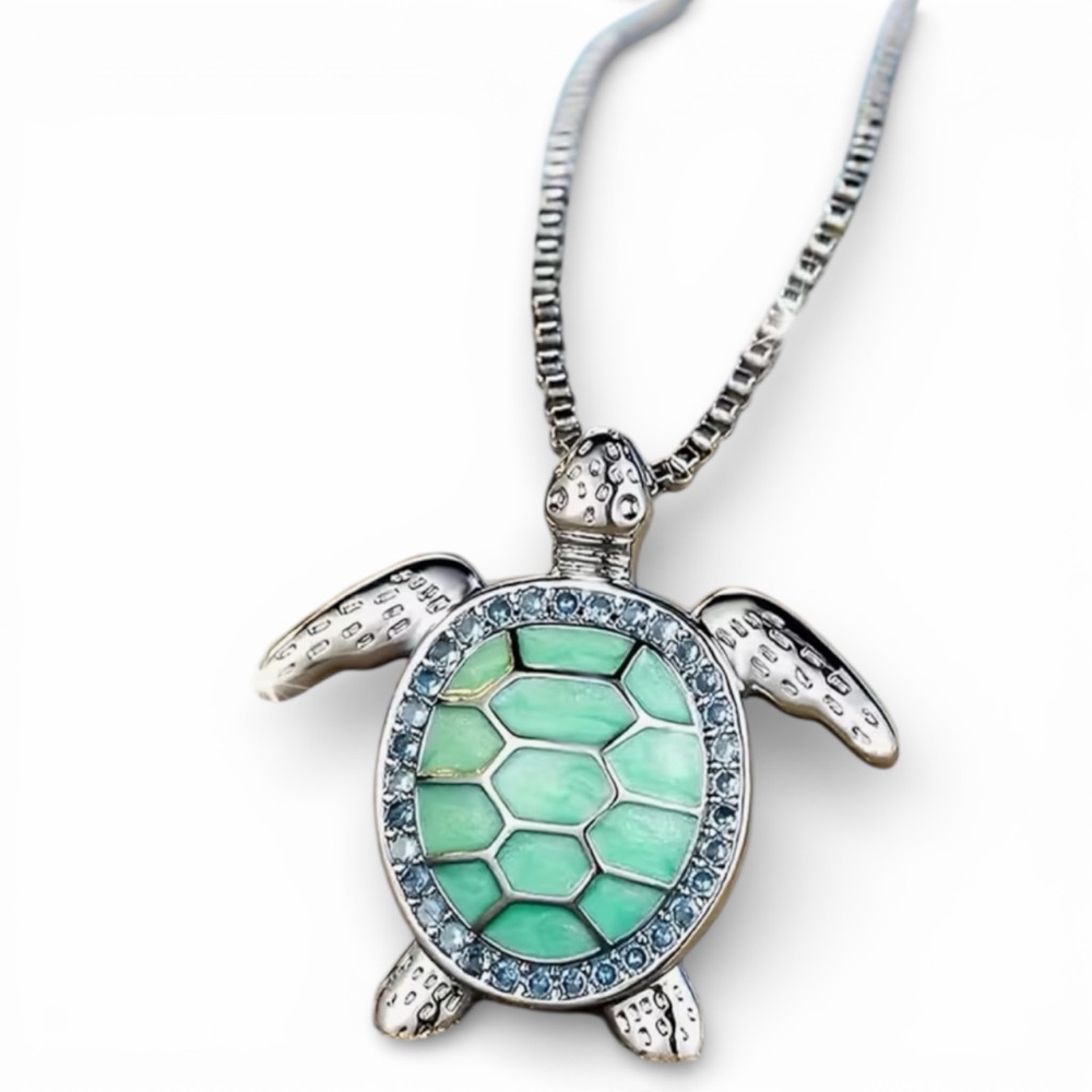 Silver and Green Turtle Pendant Necklace With Sparkling CZ NWOT